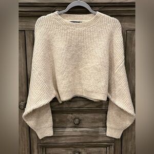 EUC Women’s LULU’S Oatmeal/Cream Fuzzy Cropped Sweater (Small)